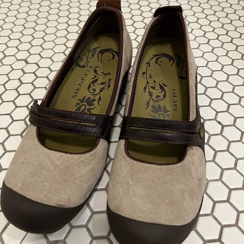 Size 11 Merrell shoe !